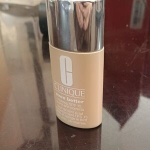 Clinique Even Better Foundation SPF 15 - Tan